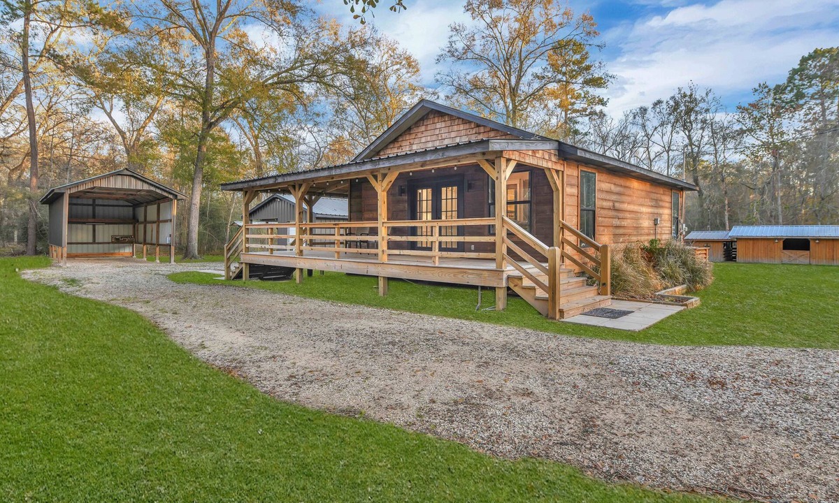Hull House | Cozy Country Cabin in the Woods