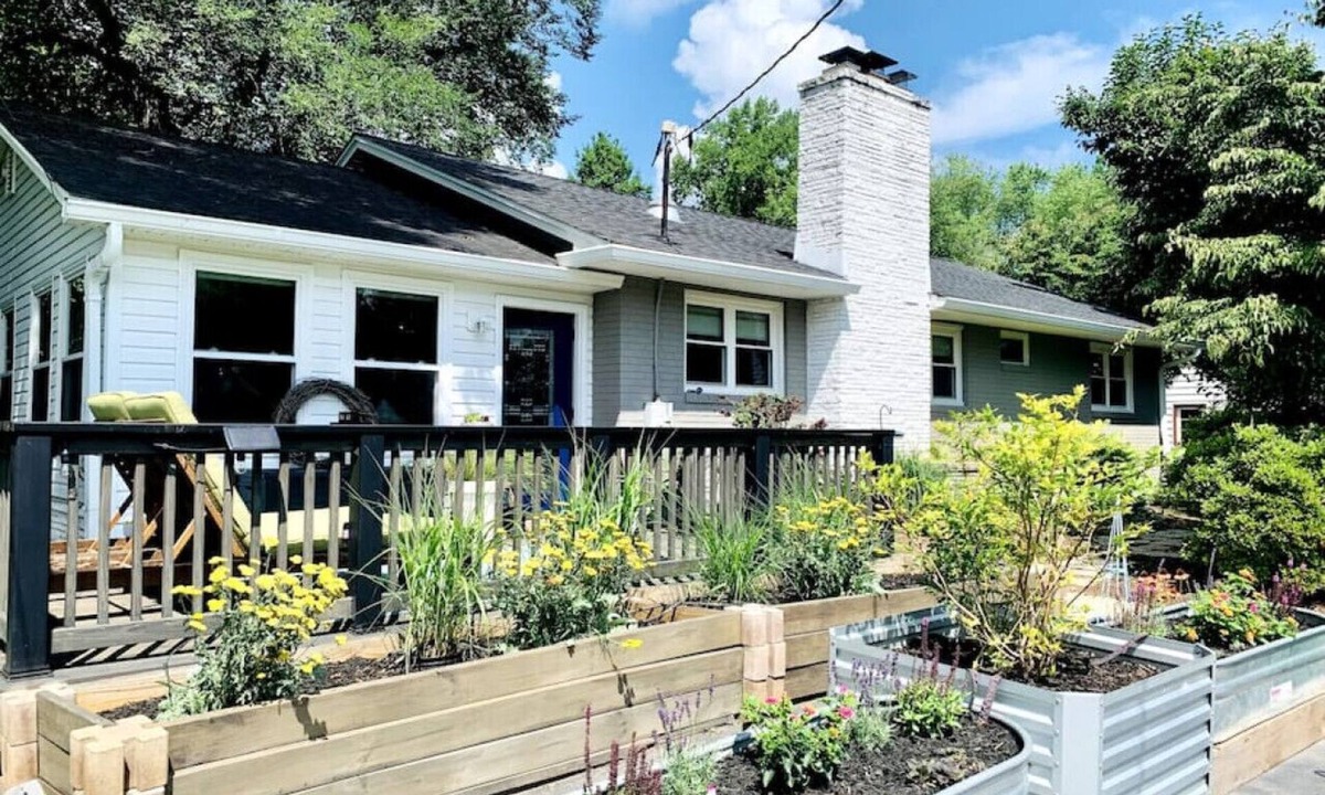 Laytonsville House | Cozy Country Cottage