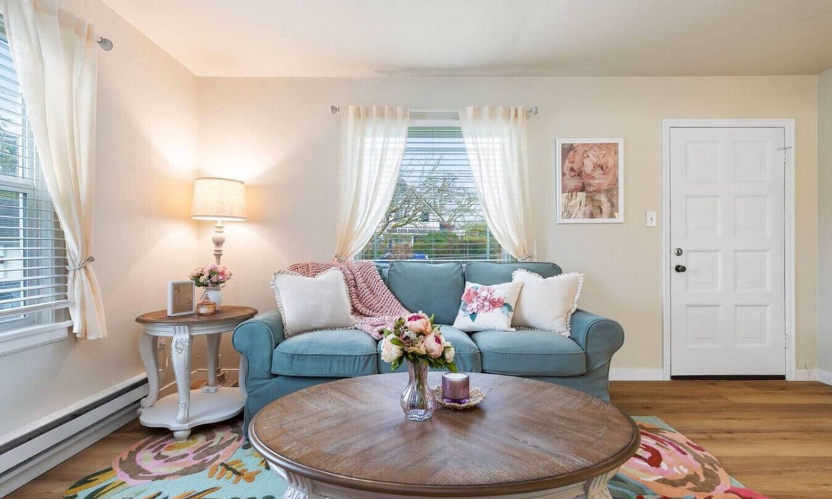 Lakewood House | Cozy Country Cottage ~ Fire Pit