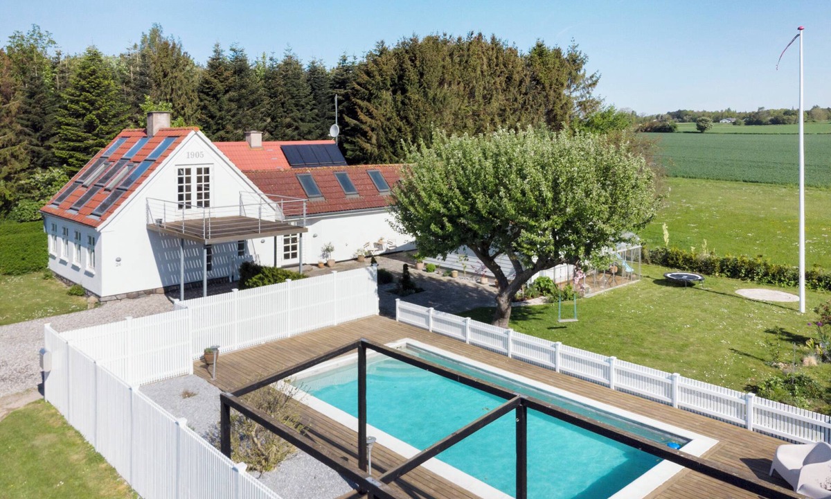 Kalvehave Villa | Cozy country house with outdoor pool