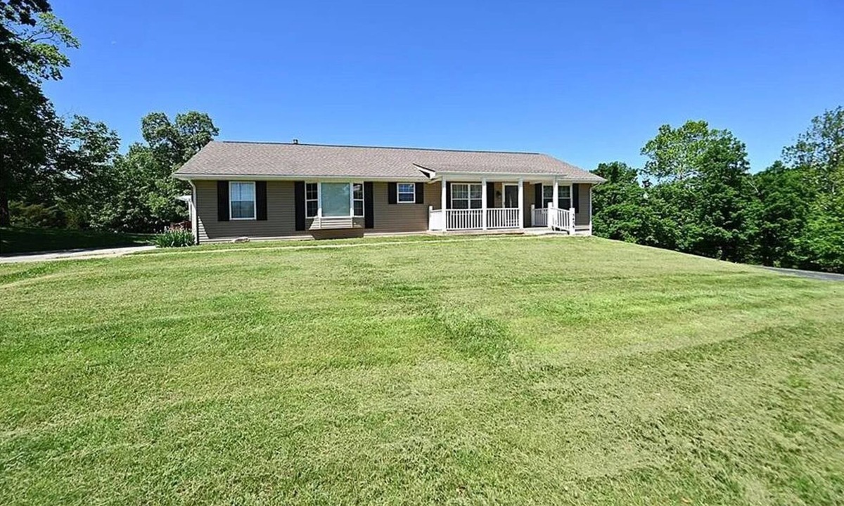 Waldron House | Cozy Country Retreat on 10 Acres near Kansas City
