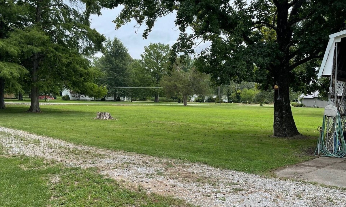 Benton House | Cozy country setting minutes from Rend Lake