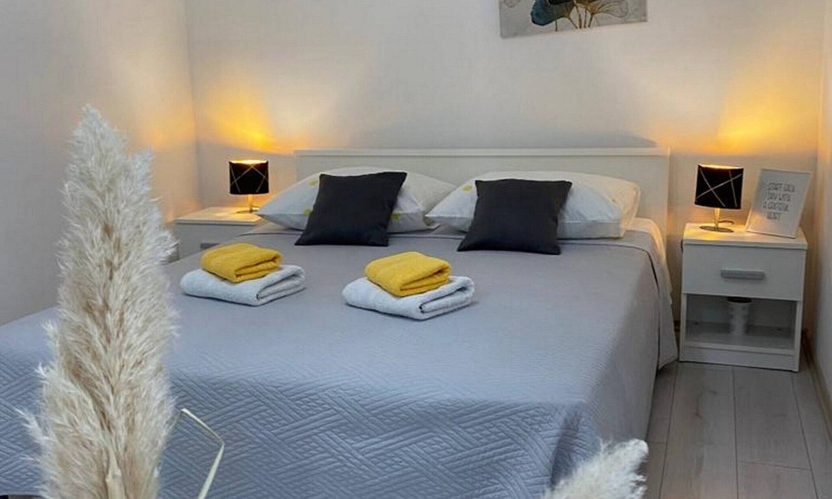 Bristane Apartment | Cozy Countryside Apartment in Bristane
