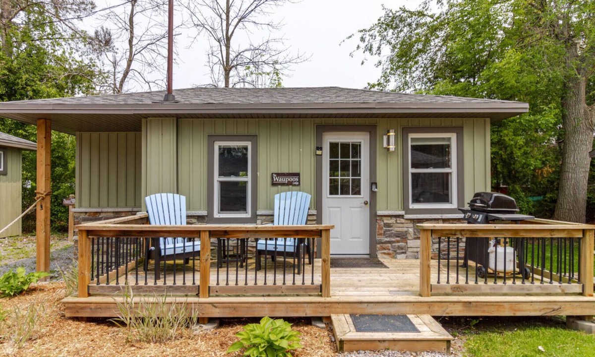 Bloomfield House | Cozy Couple`s Getaway in PEC