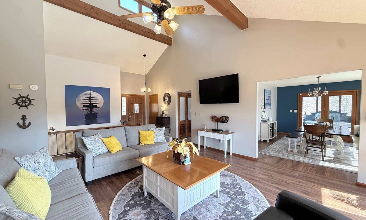 Linn Creek House | Cozy Cove Escape – Lakefront