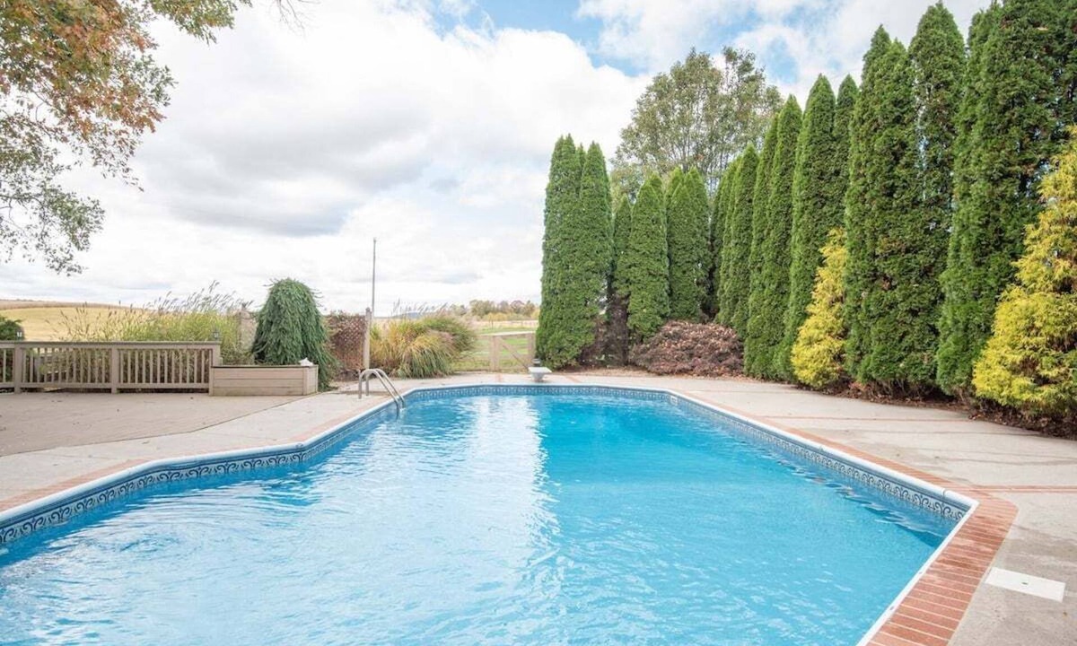Gettysburg House | Cozy Cow Homestead with pool!