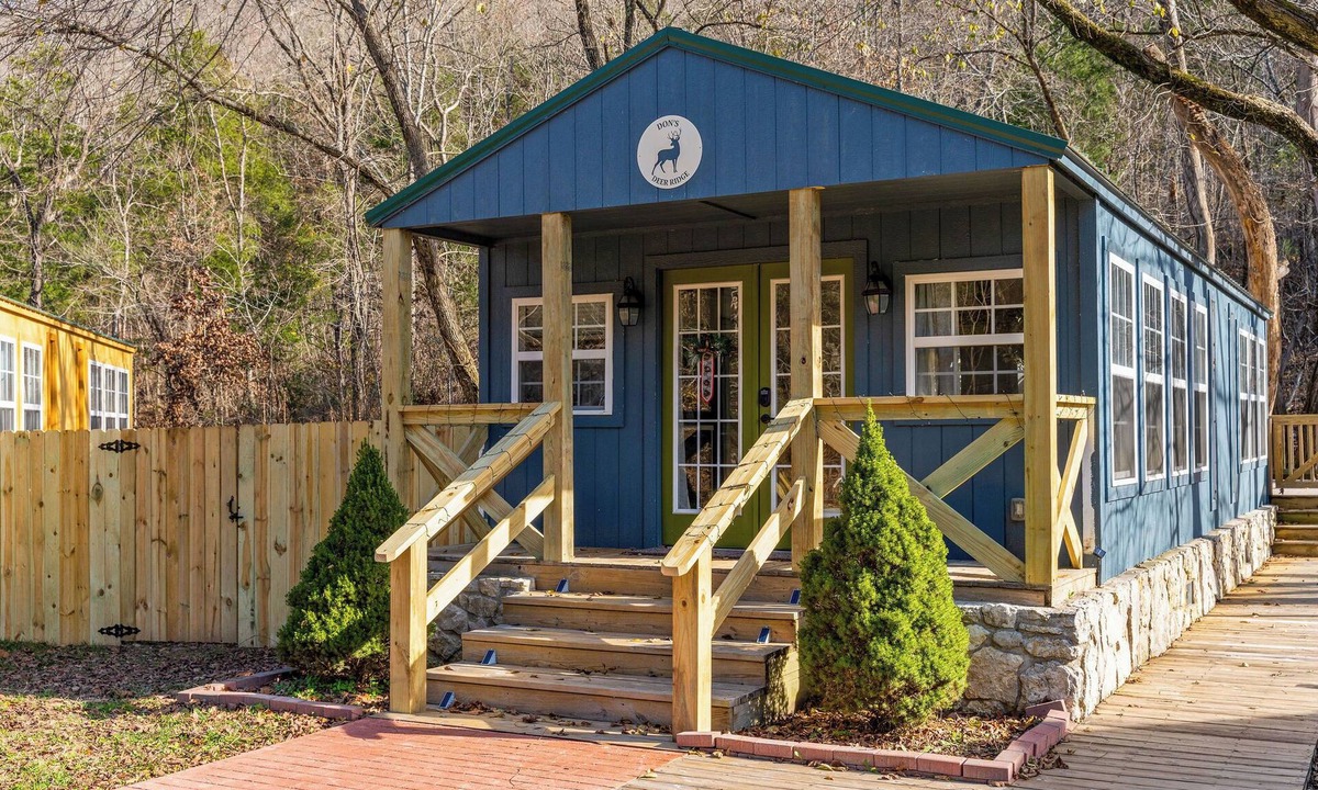 Blue Eye Cabin | Cozy Creekside Cabin Near Thunder Ridge Sleeps 4