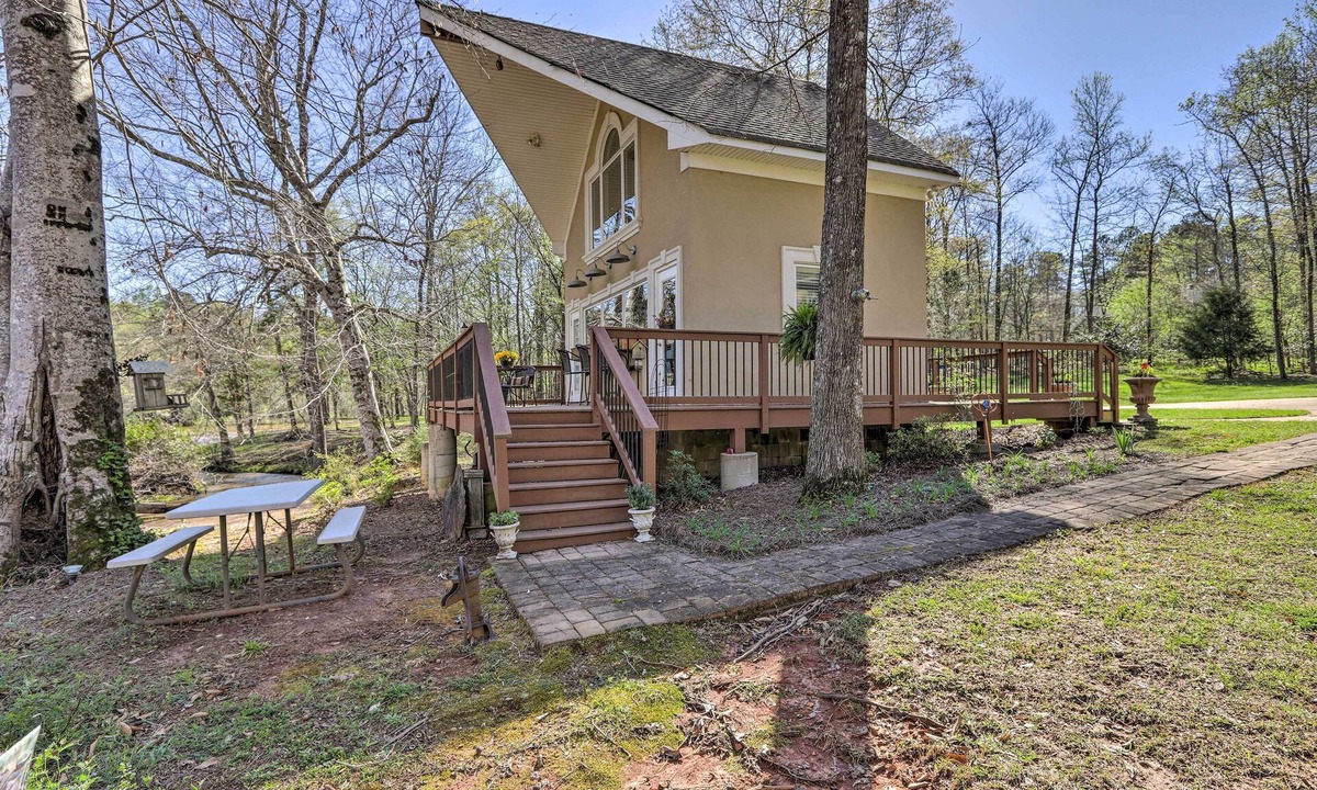 Thomaston Cabin | Cozy Creekside Cabin w/Grill: Fish & Explore!