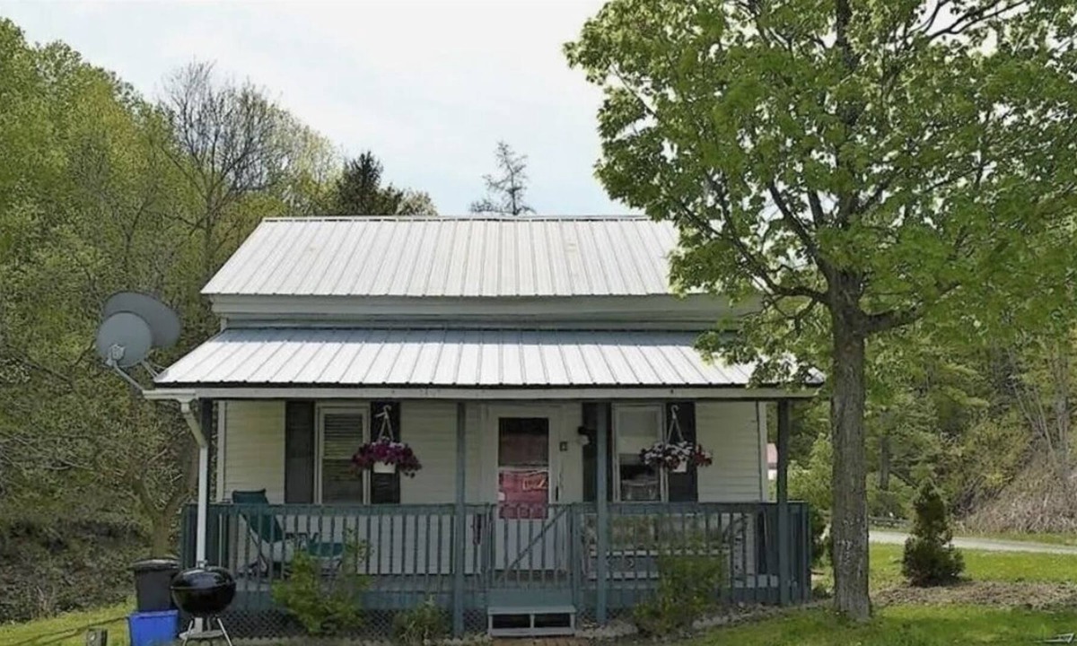 Van Hornesville Cottage | Cozy Creekside Cottage Sleeps 5. 14 miles to Cooperstown!