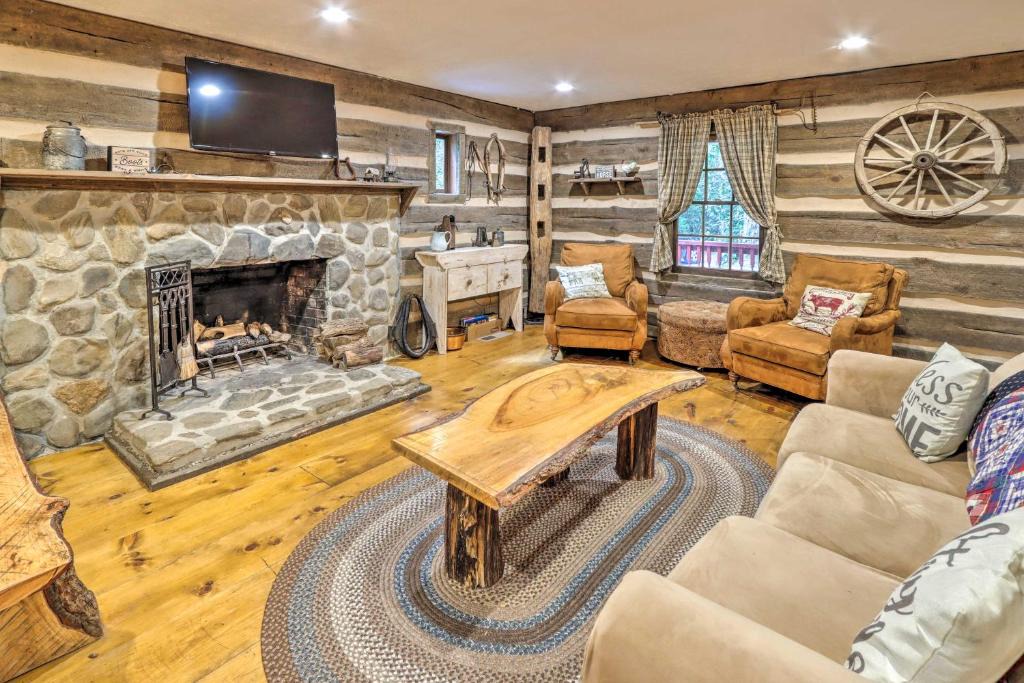 Sautee Nacoochee House | Cozy Creekside Mountain Escape w/Hot Tub!