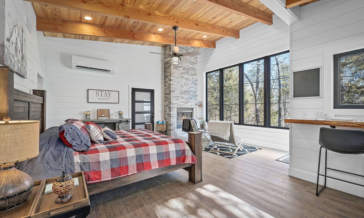 Treloar Cabin | Cozy custom-built Cabin - Lakeside