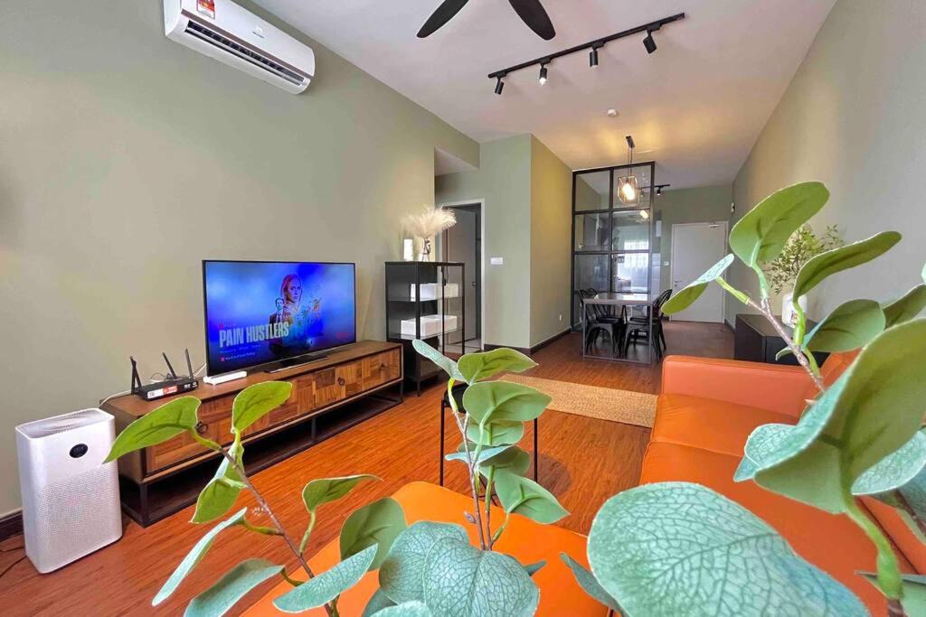 Kota Warisan Apartment | Cozy Designer Suite @ KLIA