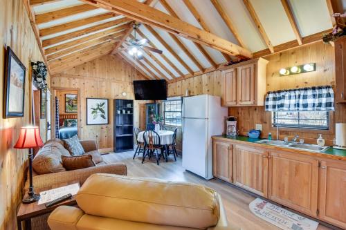 Rabun Gap House | Cozy Dillard Cabin w/Mountain Views & Pool Access