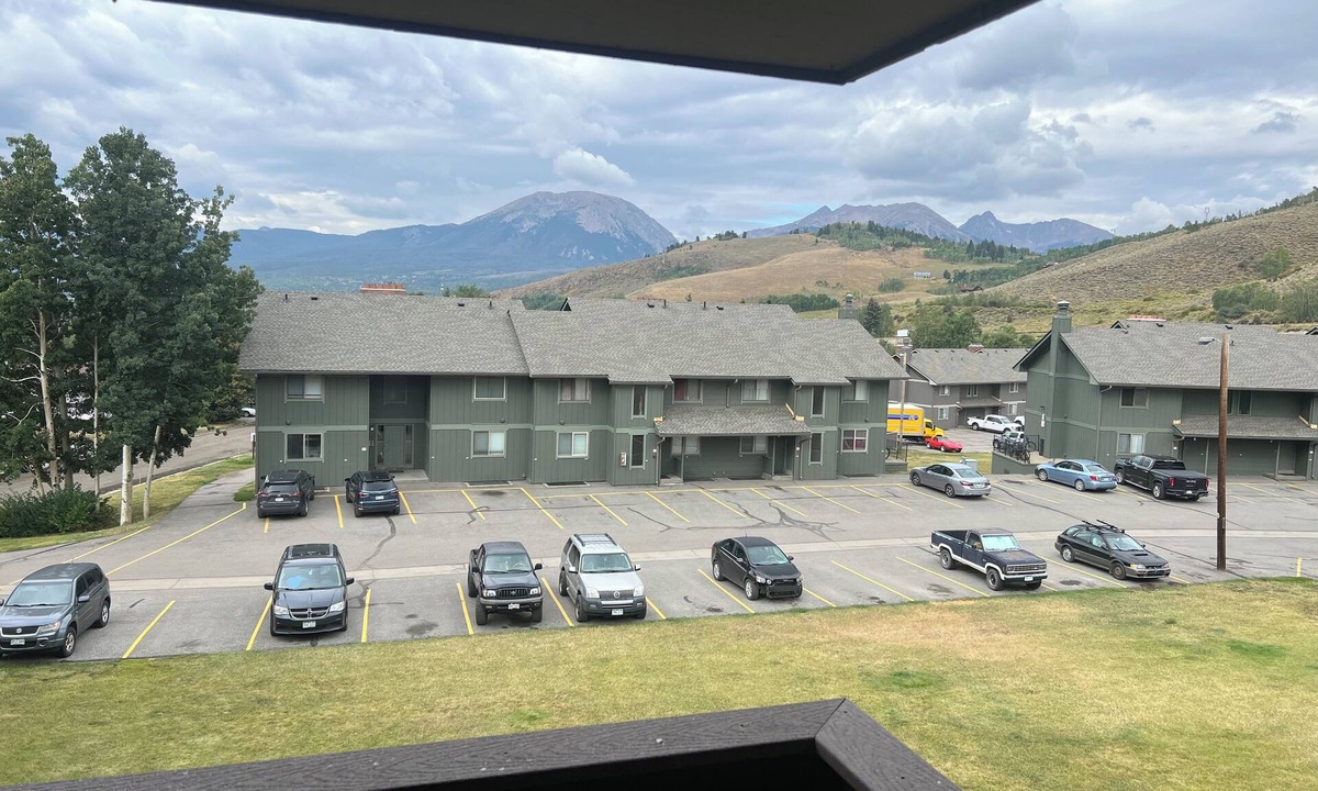 Dillon Condo | Cozy Dillon Condo with Pool, Hot Tub & Year-Round Recreation — Dog Friendly