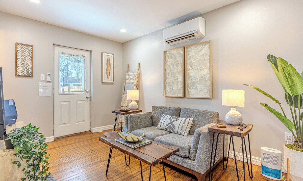 Downtown Apartment | Cozy, dog-friendly, downtown