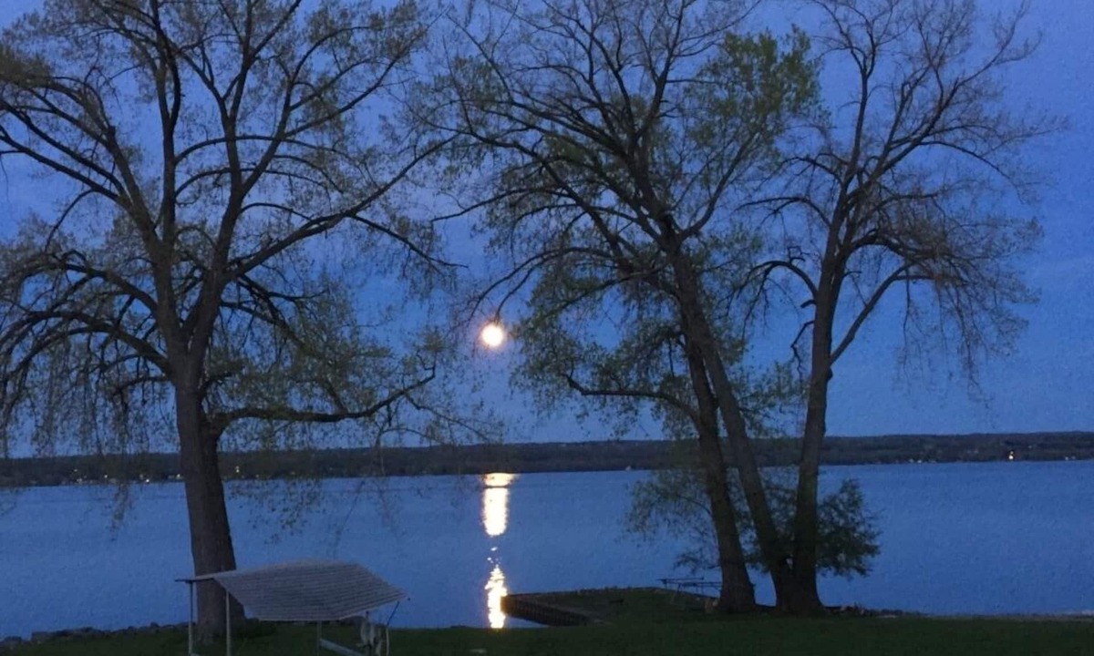 Seneca Falls House | Cozy Dog-friendly Lakefront Vacation Getaway on Cayuga Lake