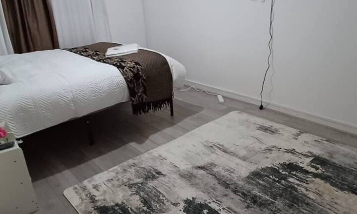 Wolverhampton House | Cozy double bedroom