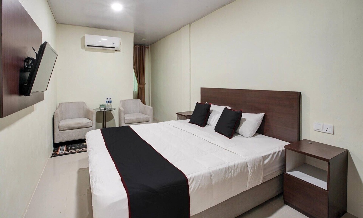 Batam House | Cozy Double Escape W/Free WiFi and Parking