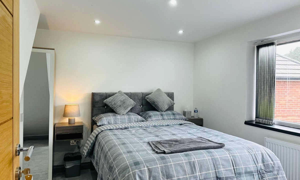 Broadheath House | Cozy Double Peaceful Retreat