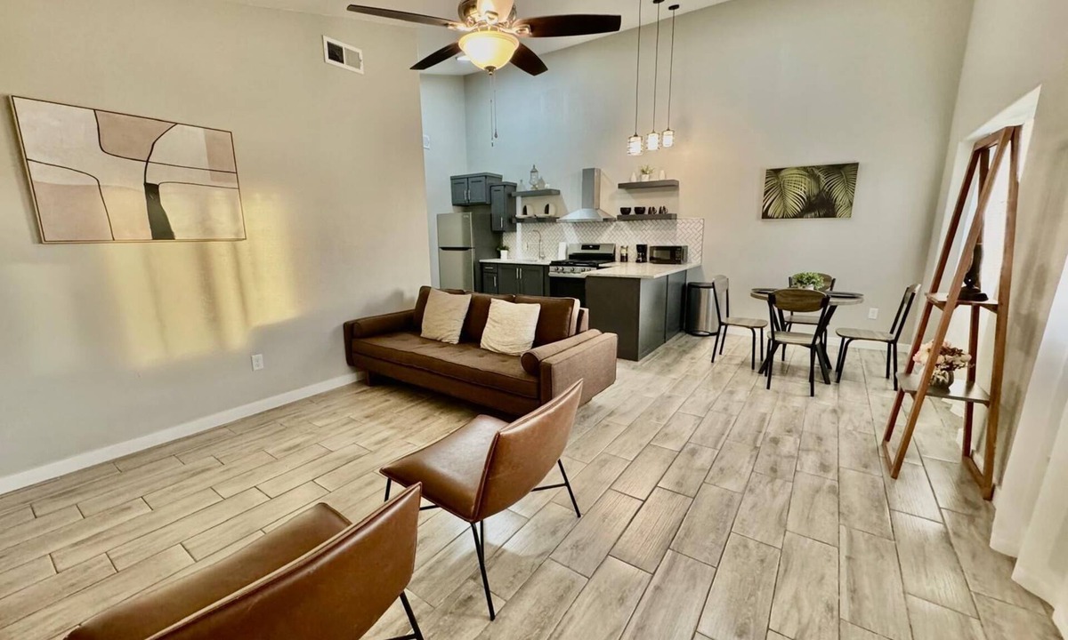 Biggs Field House | Cozy Double-Unit 1504-A