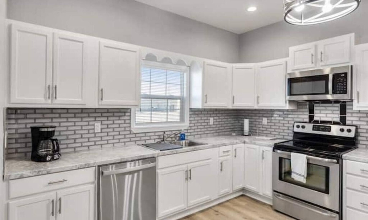 Pine Bluff House | Cozy Downtown 3BR 2Bath remodeled modernized home