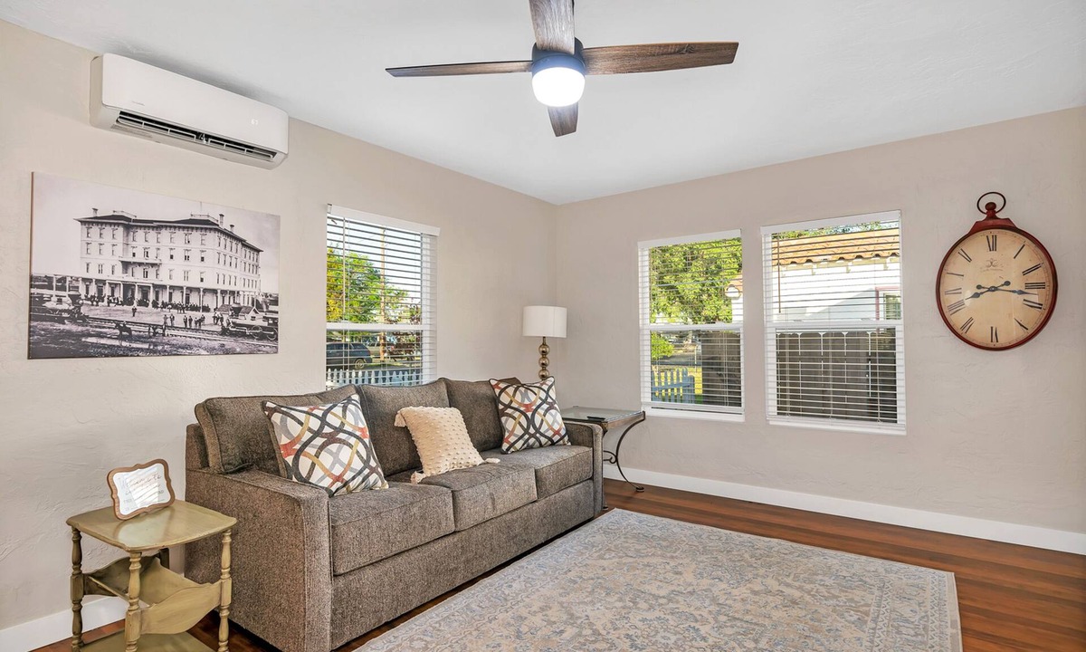 Merced Cottage | Cozy Downtown Cottage
