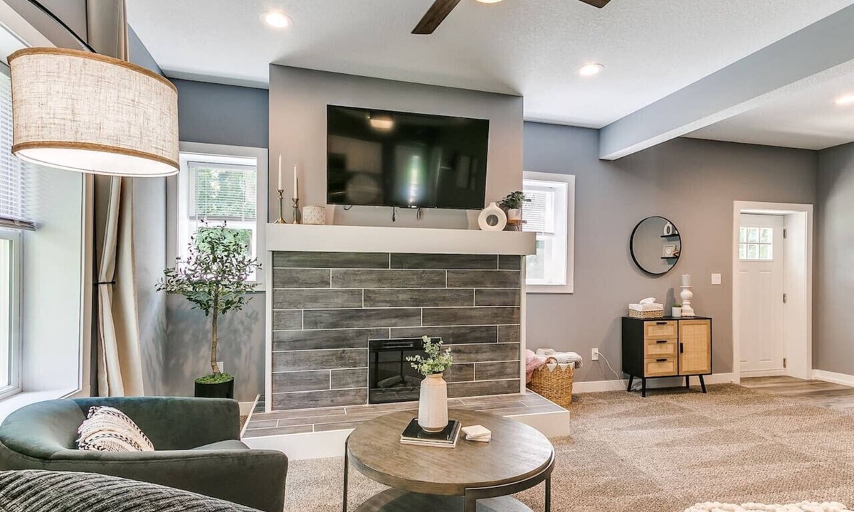 Des Moines House | Cozy Downtown Getaway