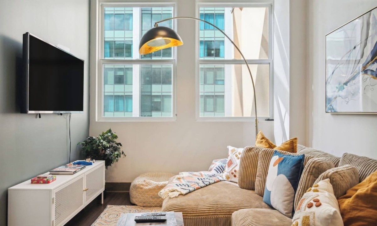 South Loop Condo | Cozy Downtown MICH AVE #7 | gym+rooftop