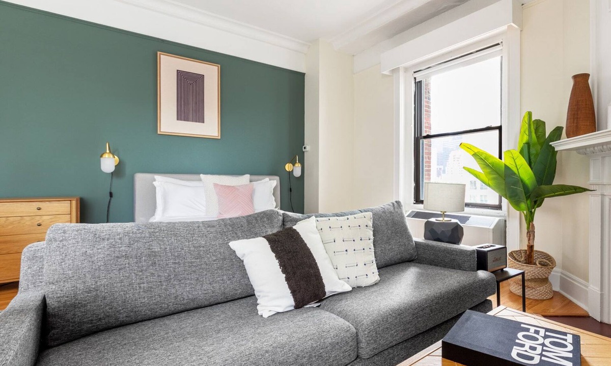 Theatre District Apartment | Cozy Downtown Studio w/W/D, Doorman, nr. Boston Common. by Blueground