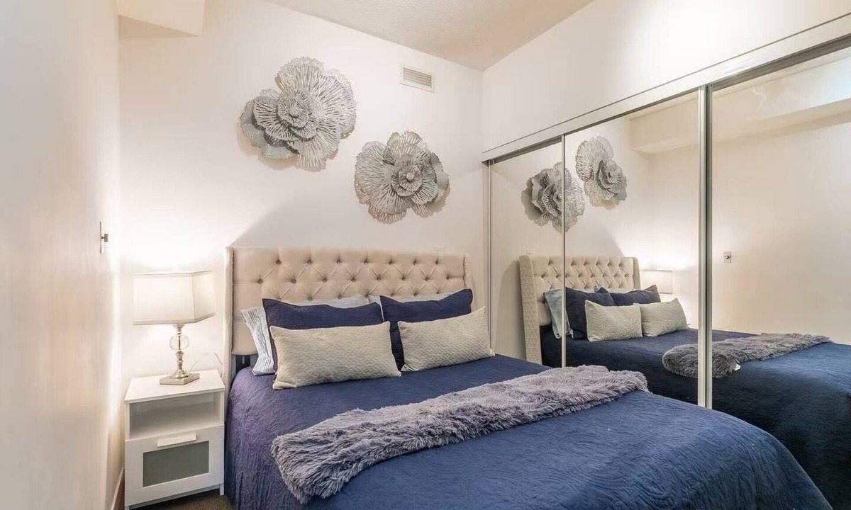 Financial District Condo | Cozy Downtown Toronto Home | Prime Central Location