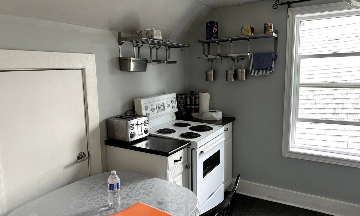 Winnipeg Apartment | Cozy Duplex 2nd floor suite
