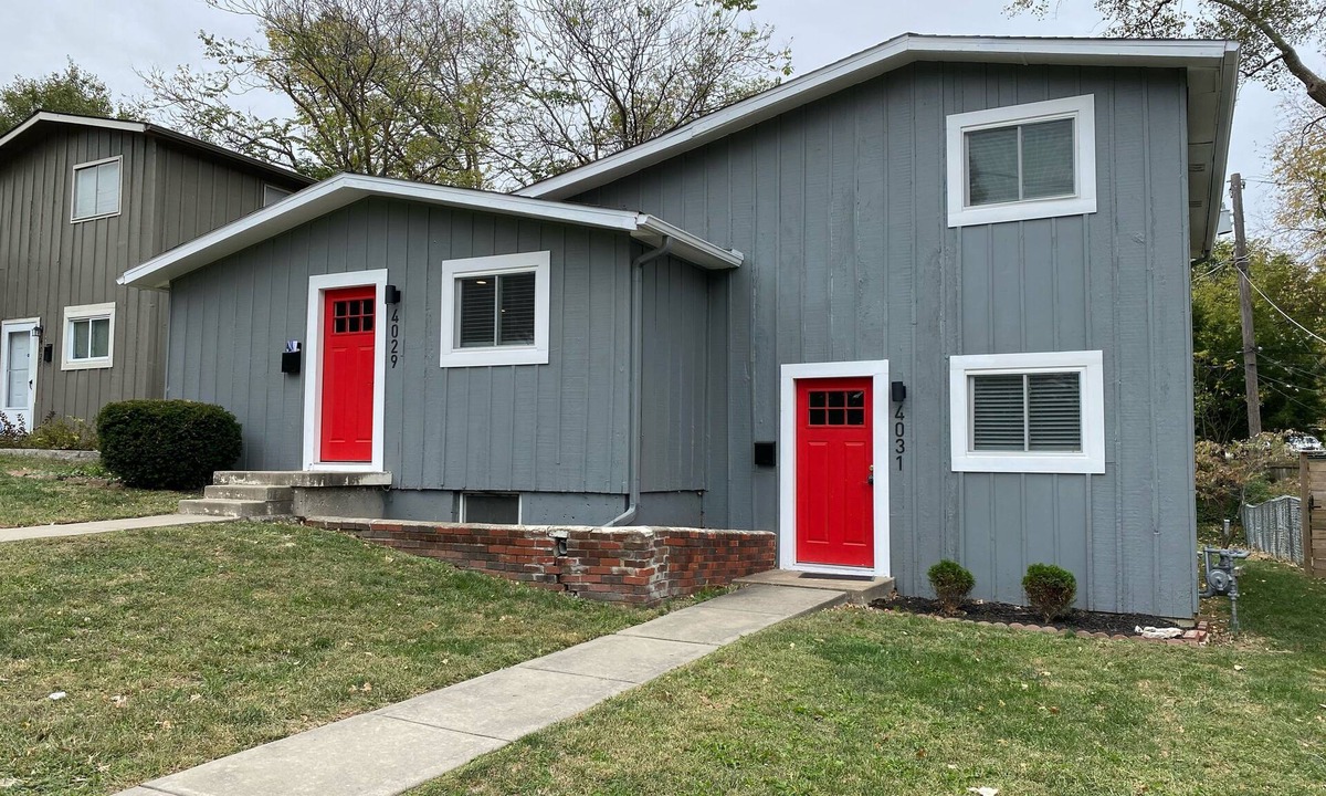 Rosedale House | Cozy Duplex | 4 Bedrooms | Large Backyard | 29/3