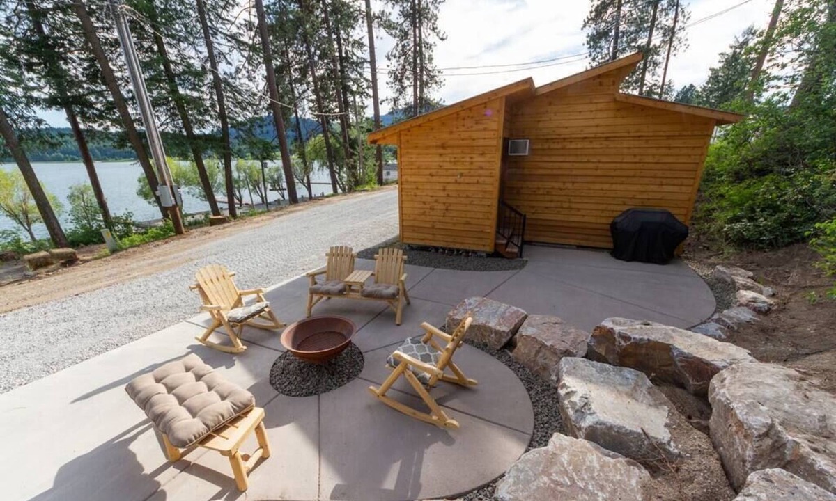 Valley House | Cozy Duplex Unit - Beautiful Lake Views!