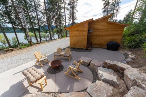 Valley House | Cozy Duplex Unit - Beautiful Lake Views