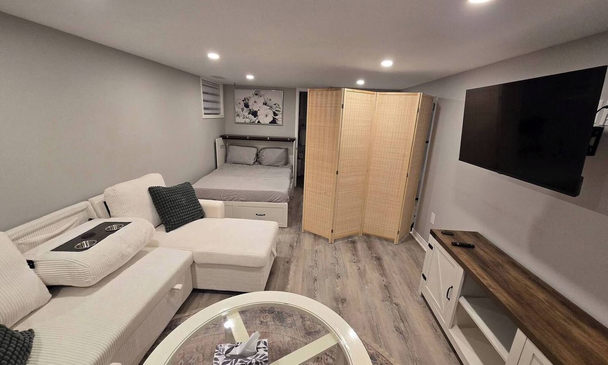 Belleville Apartment | Cozy East Hill 2026!