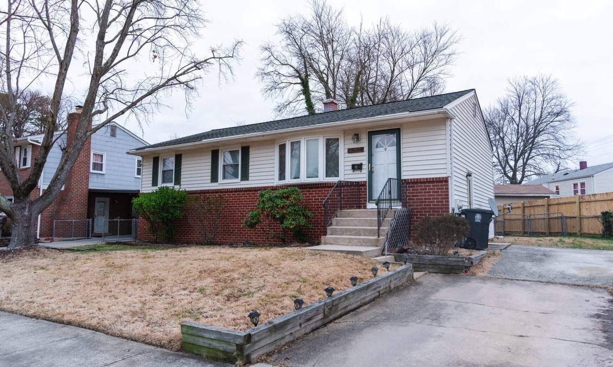 Lanham House | Cozy Eclectic Lanham Suite - Close to DC!