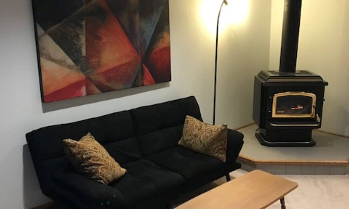 Elliot Lake Apartment | Cozy Elegant Nest