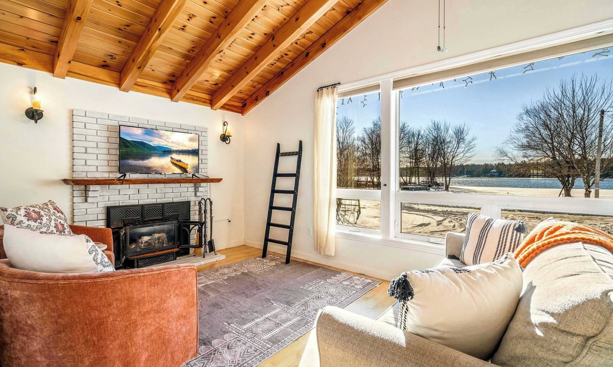 Windham House | Cozy Escape | 2BR w/Private Beach Access