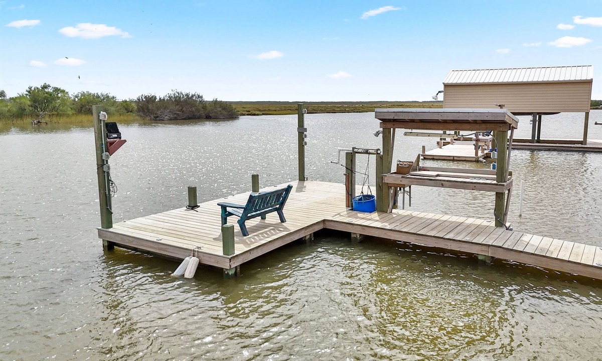 Cedar Lane House | Cozy Escape on The Caney Creek - Sargent, Tx - Excellent Fishing