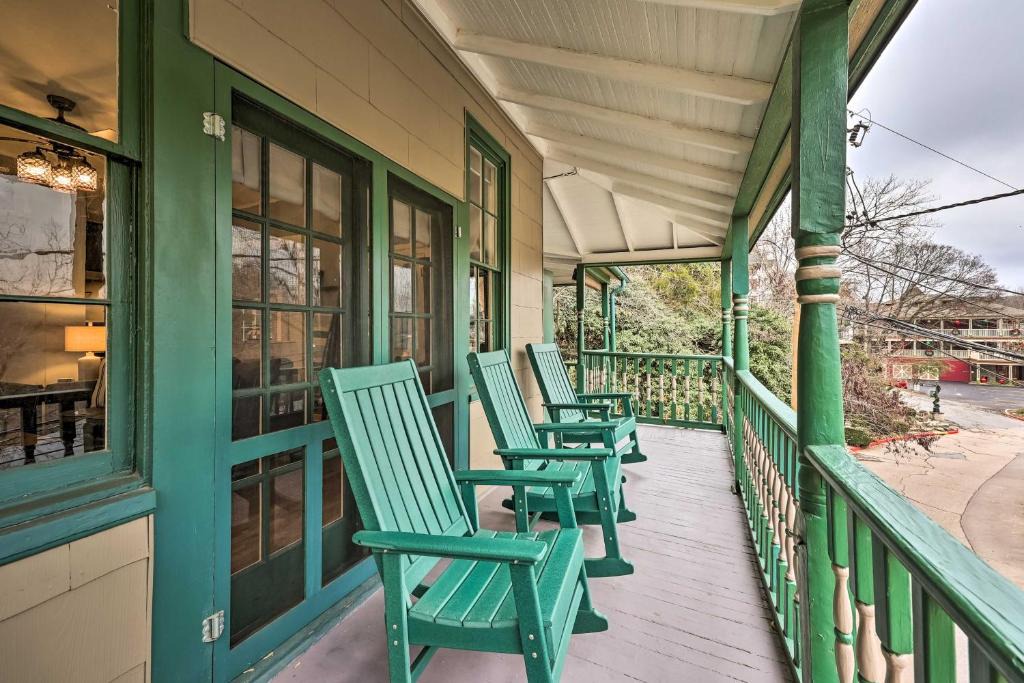 Eureka Springs Historic District House | Cozy Eureka Springs Cottage, Walk to Dtwn!