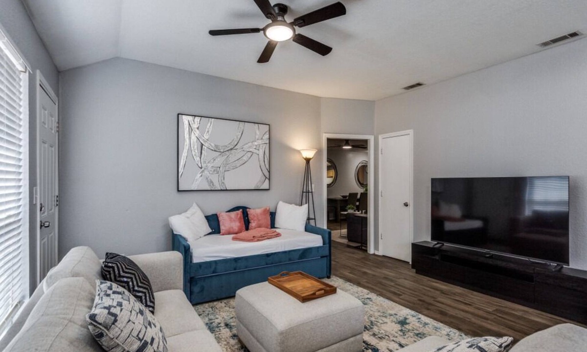Frisco House | Cozy Executive Home in Central Frisco