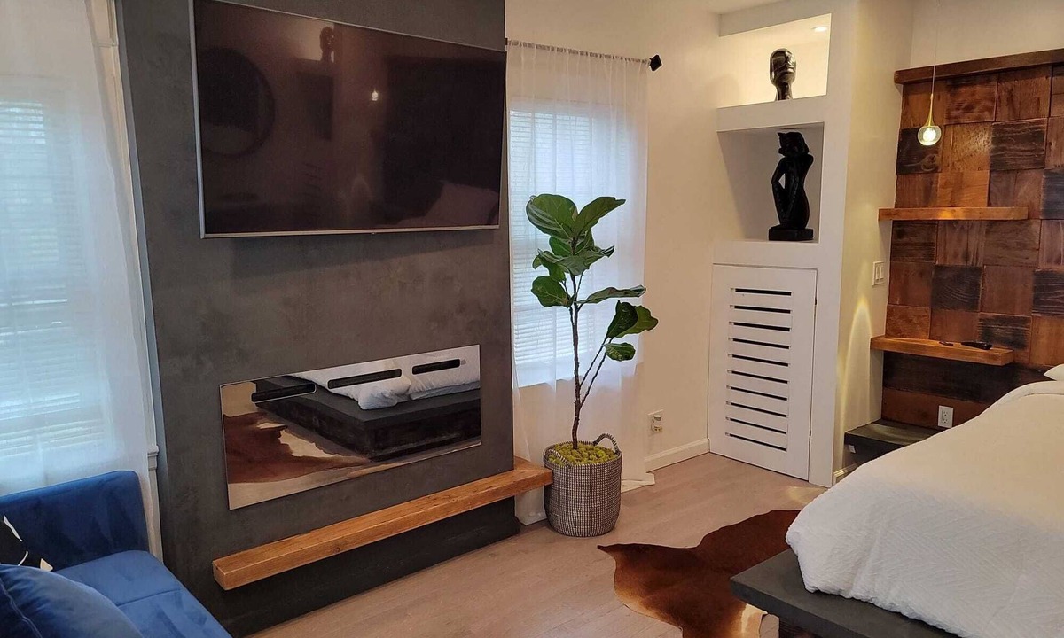 Alden Manor House | Cozy Exotic Studio Retreat