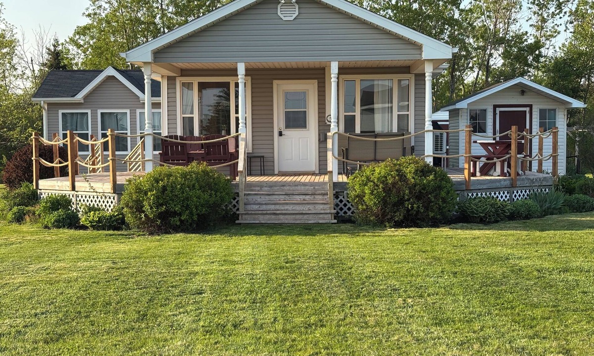 Bonshaw Cottage | Cozy, family and pet friendly cottage that is steps to a beautiful PEI beach.