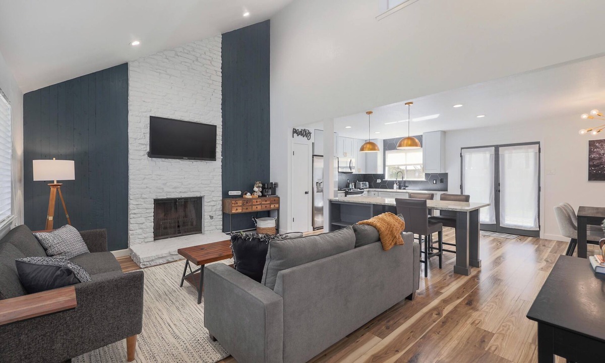 Anderson Mill House | Cozy Family-Friendly 3bd/2ba, Loft Office/Playroom in NW Austin