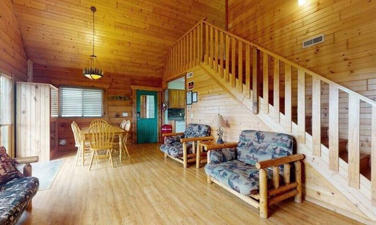 Warrens Cabin | Cozy Family Friendly Green Cabin Unit A
