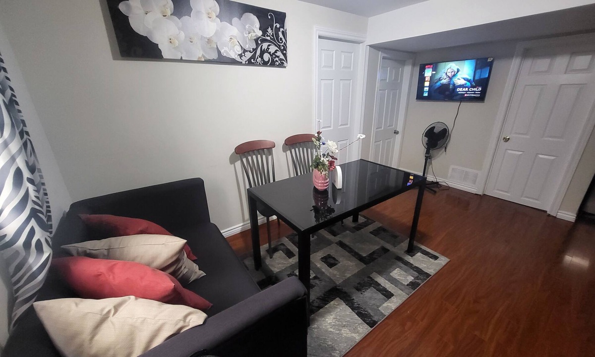 Mount Pleasant House | Cozy&family friendly private 2-bedroom apartment with separate side entrance.