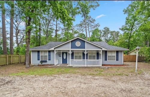 Conroe House | Cozy Family Getaway!