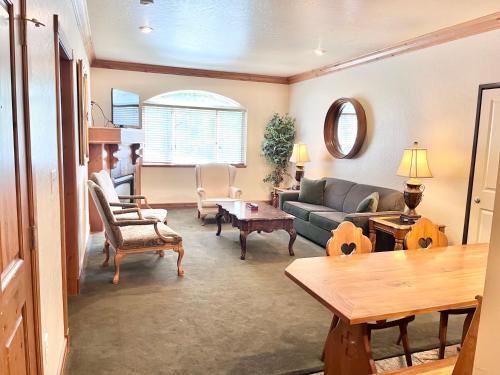 Zermatt Apartment | Cozy Family Zermatt King Villa with Kitchen Near Park City & Deer Valley Ski Resorts - 1085
