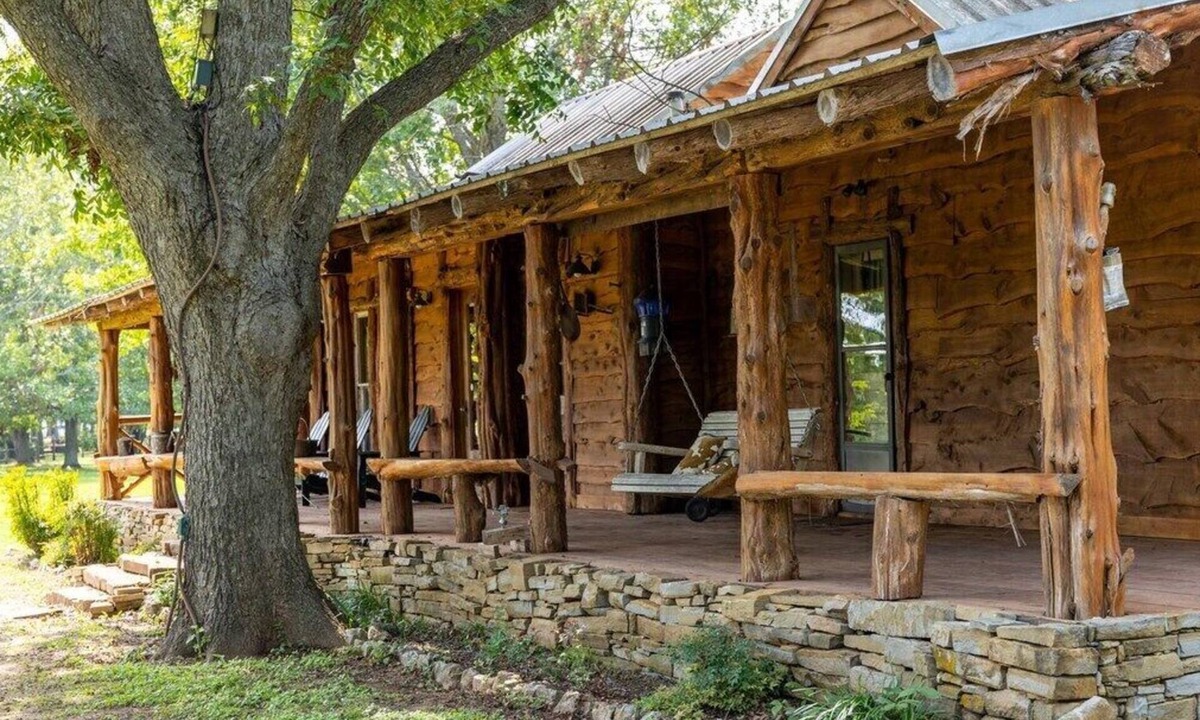 Satin Cabin | Cozy Farmhouse Escape, Thrilling Skeet Shooting