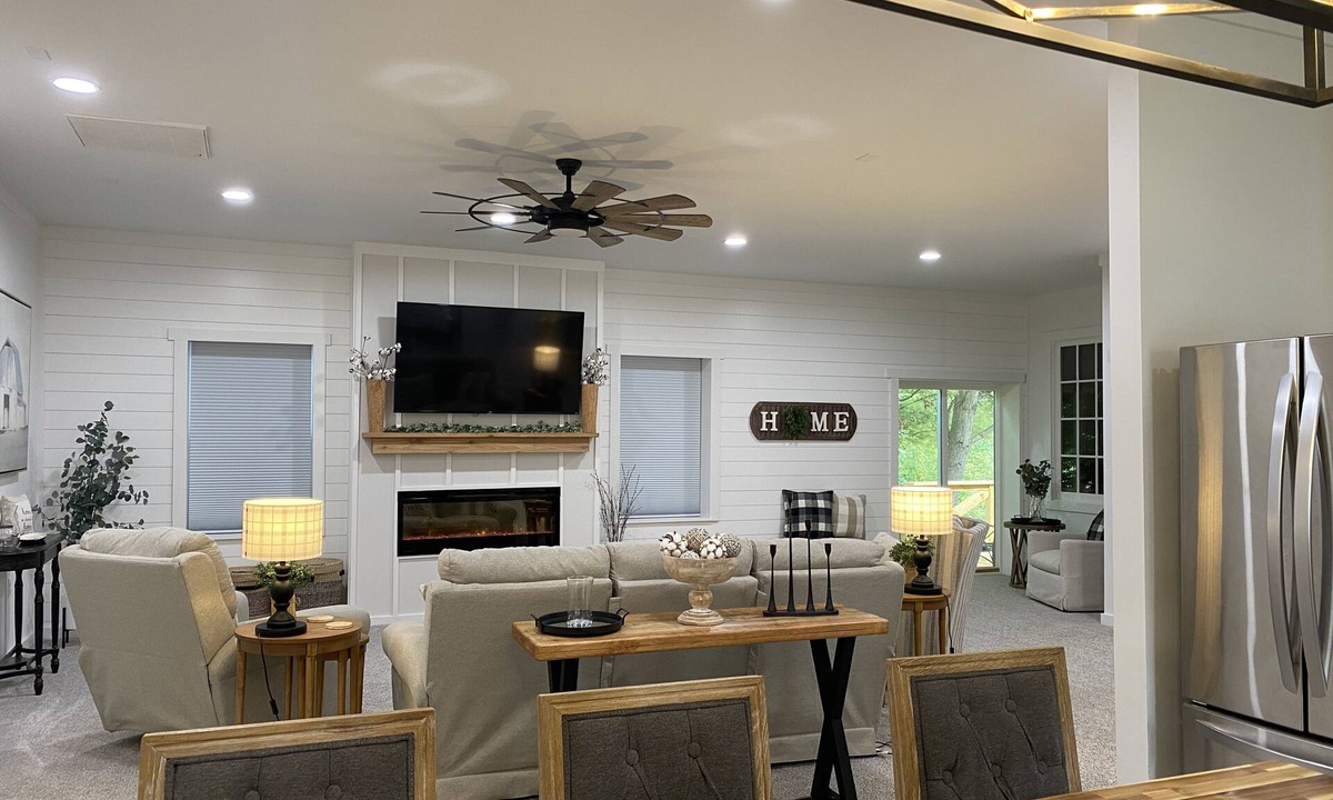 Mount Vernon House | Cozy Farmhouse in Mount Vernon